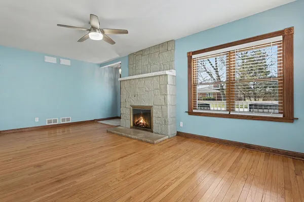 $389,900 | 11231 South Worth Avenue, Worth, IL 60482