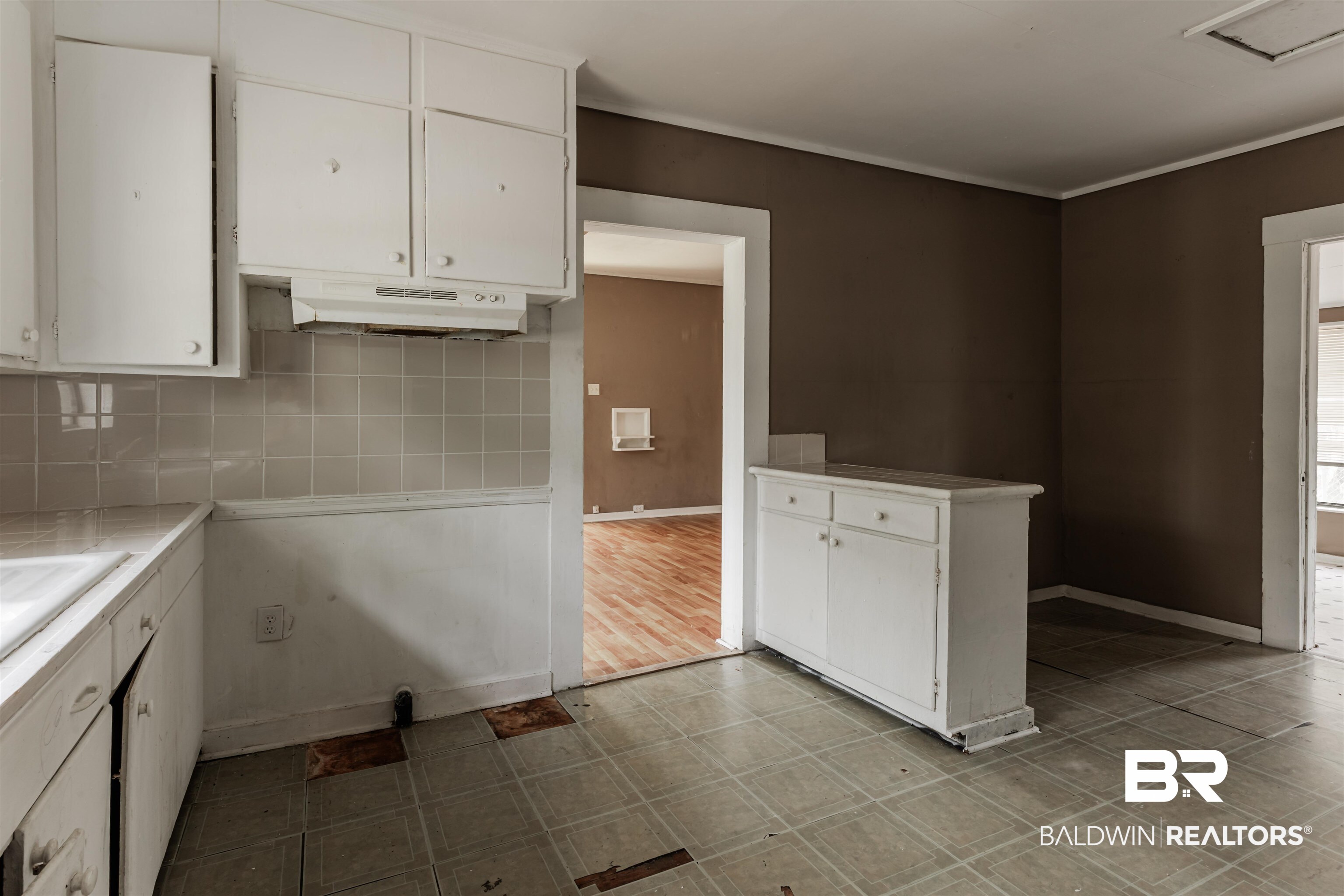 600 Mohawk Street Mobile, AL 36606 - Photo 14 of 20 Kitchen featuring crown molding, decorative backsplash, and white cabinets