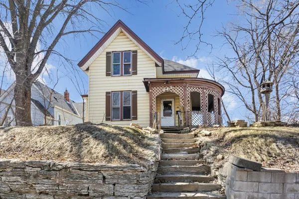 $139,900 | 345 Maple Street, St. Paul, MN 55106