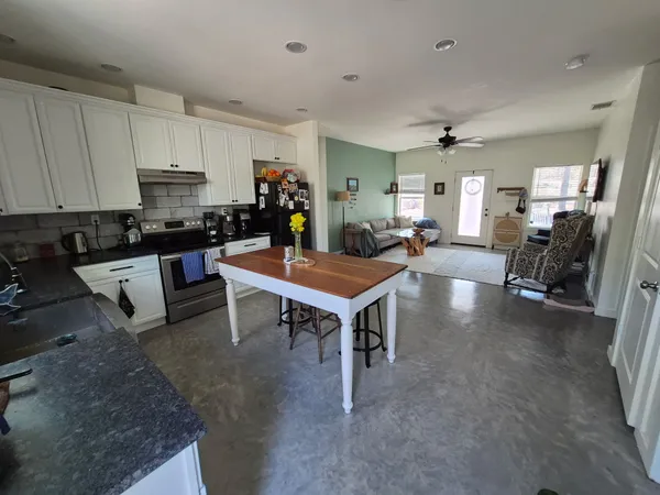 $1,800 | 107 Honopu Drive, Bastrop, TX 78602