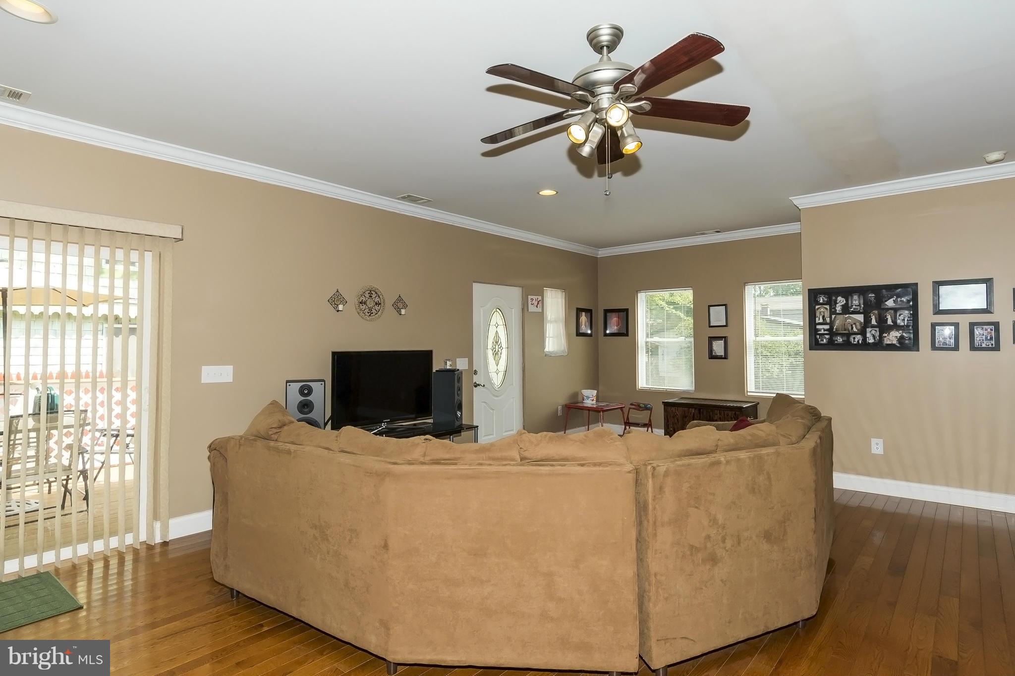 1628 Midland Road Edgewater, MD 21037 - Photo 6 of 22 Living Room