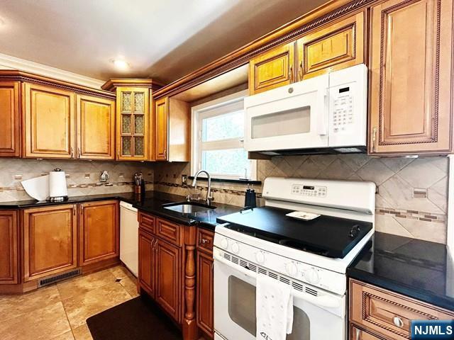 321 Maplewood Drive Paramus, NJ 07652 - Photo 5 of 29