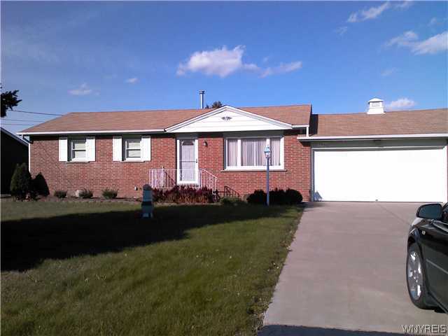 7400 Greenview Road Niagara, NY 14304 - Photo 1 of 1 Exterior Front
