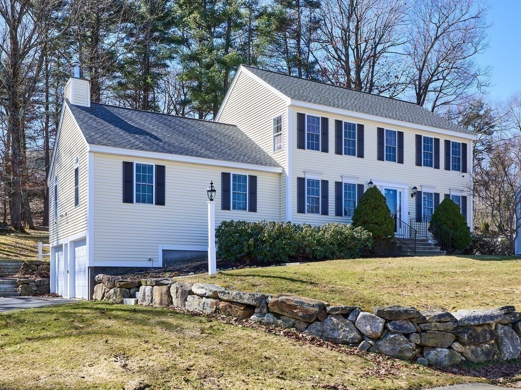 21 10 Rod Road Rutland, MA 01543 - Photo 4 of 42 a view of a house with a yard