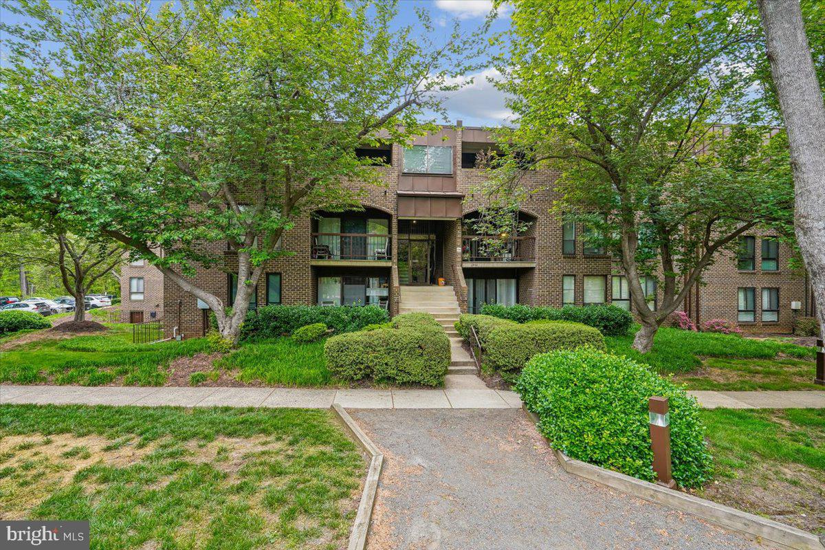 11256 Chestnut Grove Square, Unit 23 Reston, VA 20190 - Photo 1 of 51