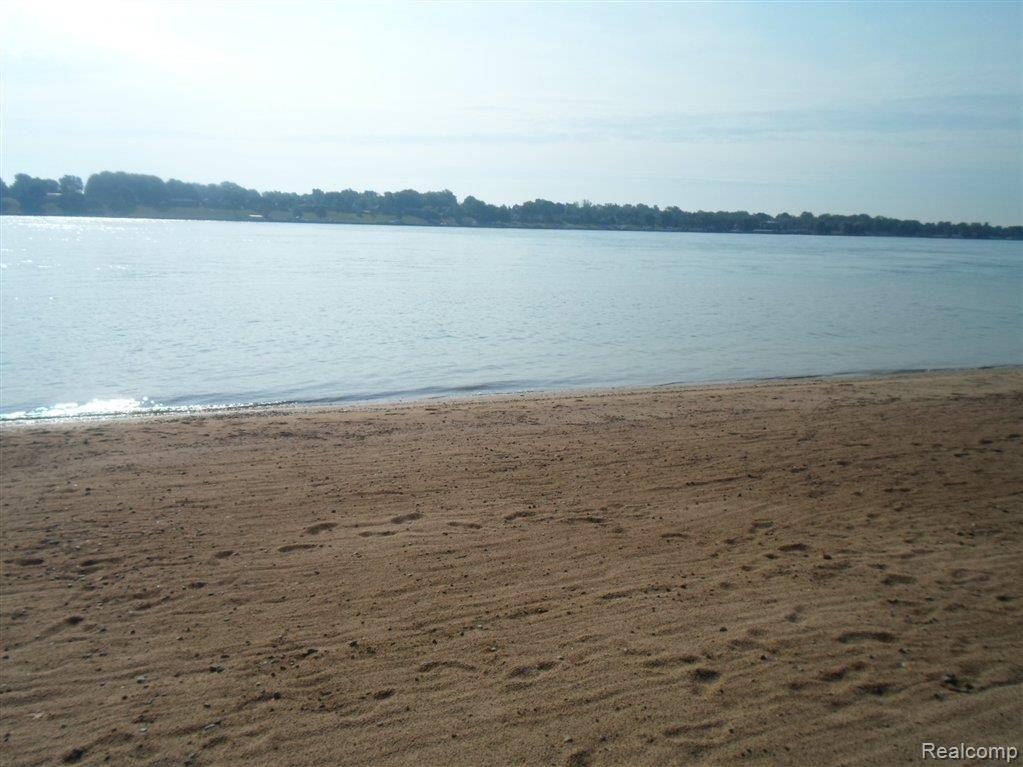 1935 River Road, Unit 6 St. Clair, MI 48079 - Photo 14 of 17 SAM_1180.JPG