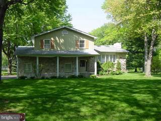 927 Ashton Road Bensalem, PA 19020 - Photo 1 of 6 Gallery Image 1