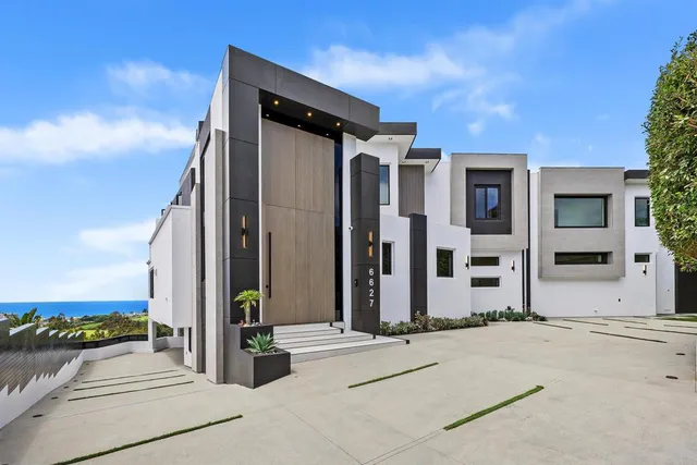 a view of a terrace with city view