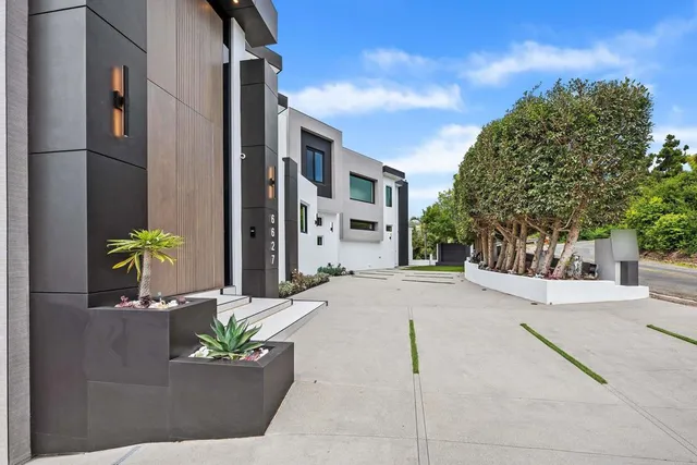 a view of a living room and kitchen
