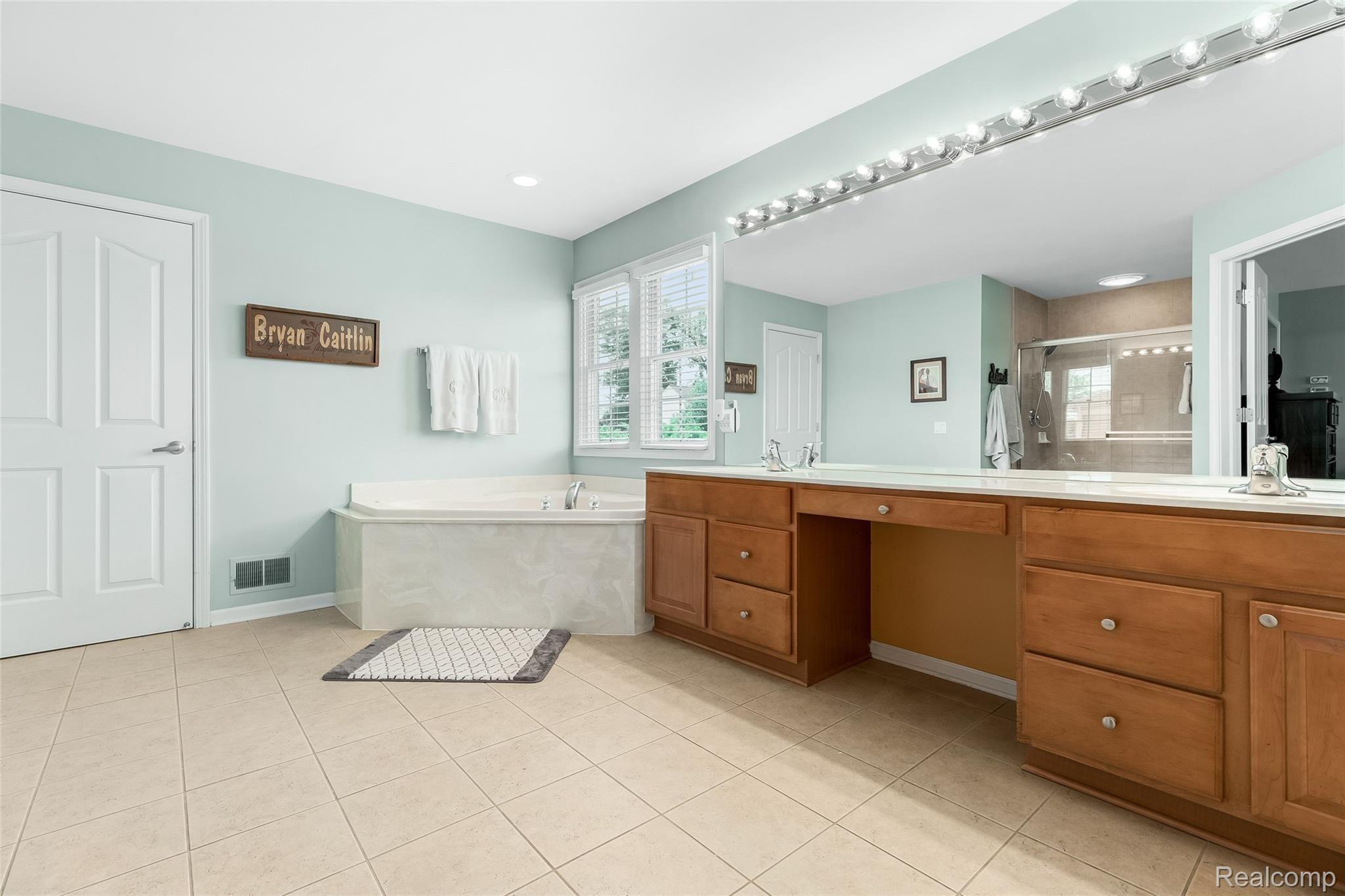 48340 Antique Road Canton, MI 48187 - Photo 38 of 71 37.MasterBathroom