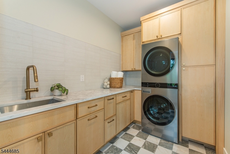 98 Haddenfield Road Clifton, NJ 07013 - Photo 39 of 50 Gallery Image 39
