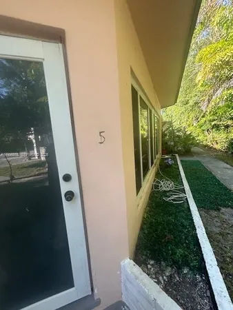 a view of backyard with garden