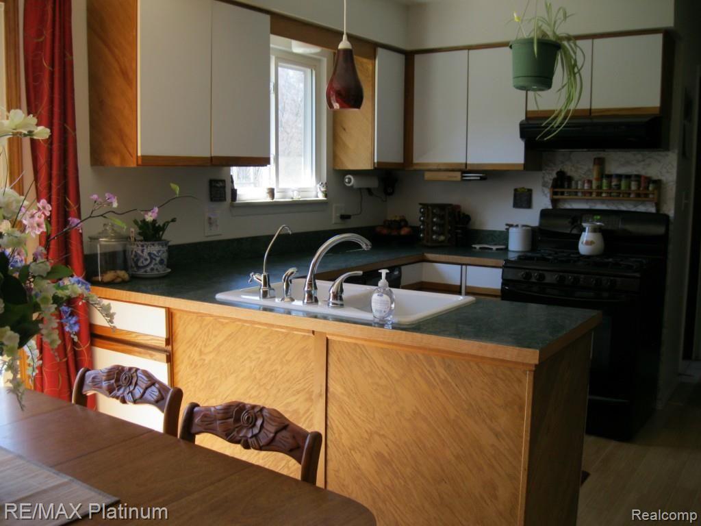 4850 East Allen Road Howell, MI 48855 - Photo 6 of 21 Kitchen.jpg