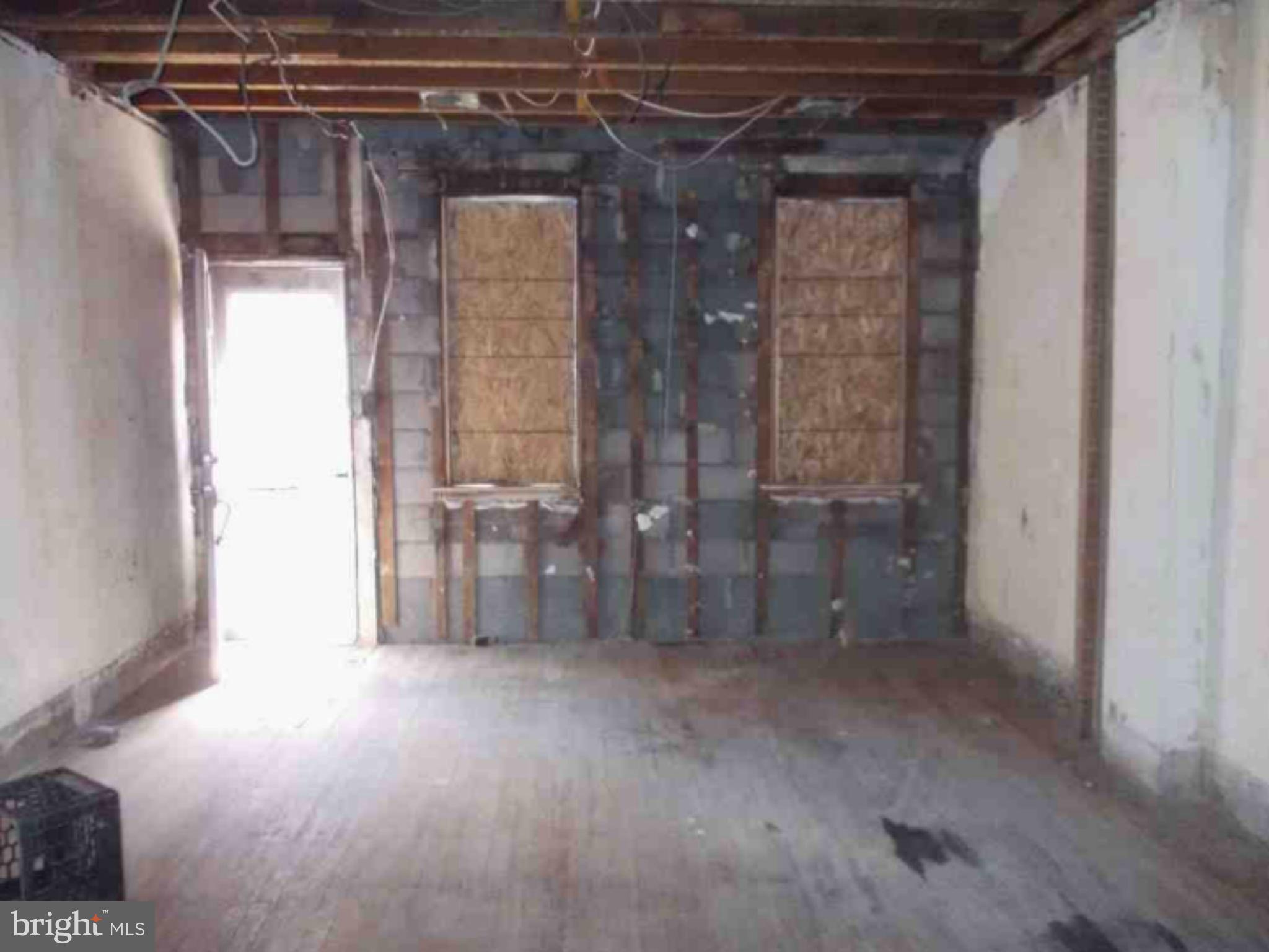 3124 Livingston Street Philadelphia, PA 19134 - Photo 2 of 7 First Floor