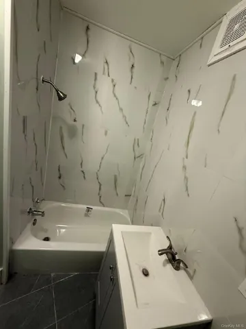 $900 | 10 Church Avenue, Unit 3, Roscoe, NY 12776