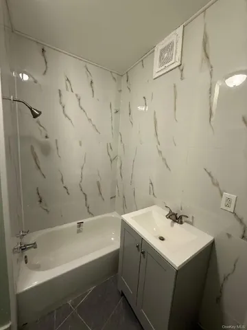 $900 | 10 Church Avenue, Unit 3, Roscoe, NY 12776