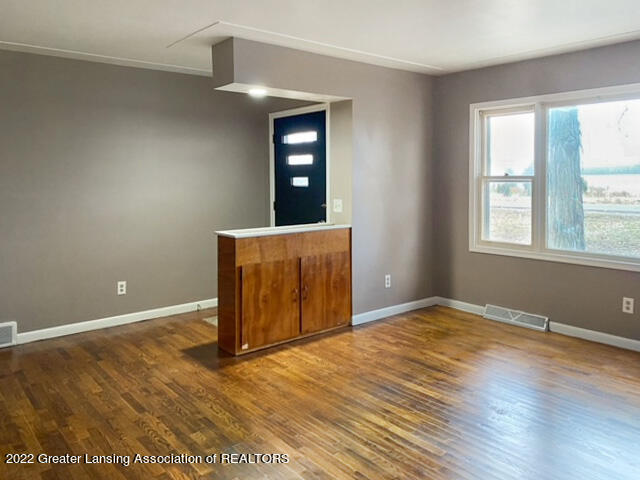 7716 Loomis Road Dewitt, MI 48820 - Photo 5 of 19 Living room