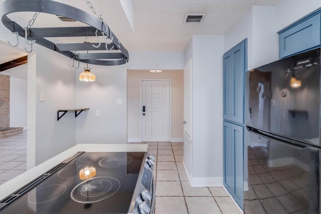 985 Crossbill Street Corpus Christi, TX 78418 - Photo 11 of 40 a bathroom with a sink and a mirror