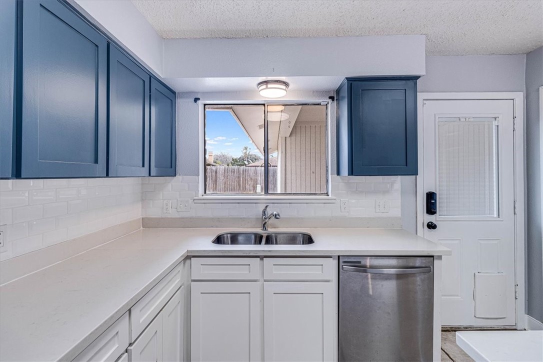 985 Crossbill Street Corpus Christi, TX 78418 - Photo 13 of 40 a view of a sink and a mirror