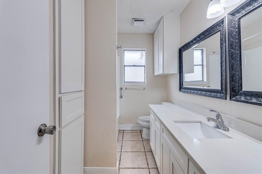 985 Crossbill Street Corpus Christi, TX 78418 - Photo 18 of 40 a bathroom with a sink toilet and mirror