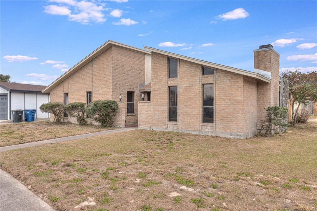 985 Crossbill Street Corpus Christi, TX 78418 - Photo 39 of 40 a view of a house with backyard and plants