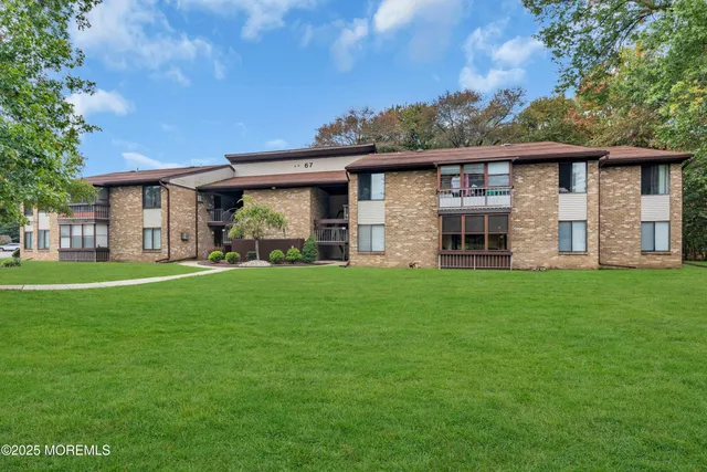 $2,250 | 67 Overlook Way, Unit J, Manalapan, NJ 07726