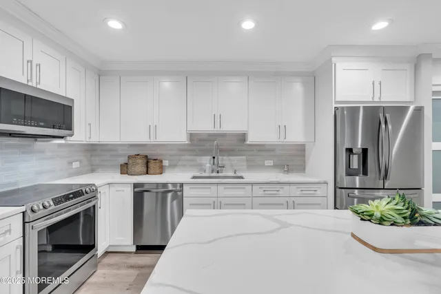 $2,250 | 67 Overlook Way, Unit J, Manalapan, NJ 07726