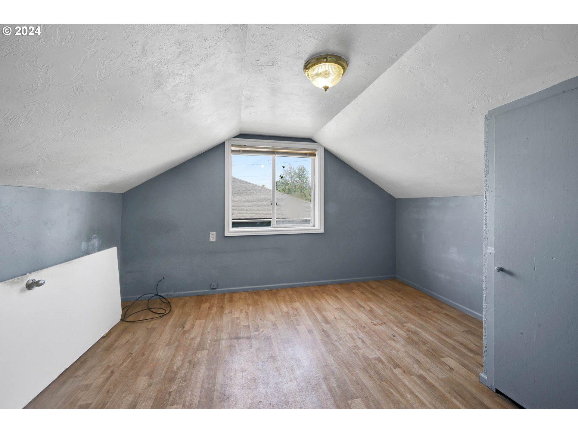 1004 North 3rd Place Springfield, OR 97477 - Photo 16 of 33 a view of an empty room with a window