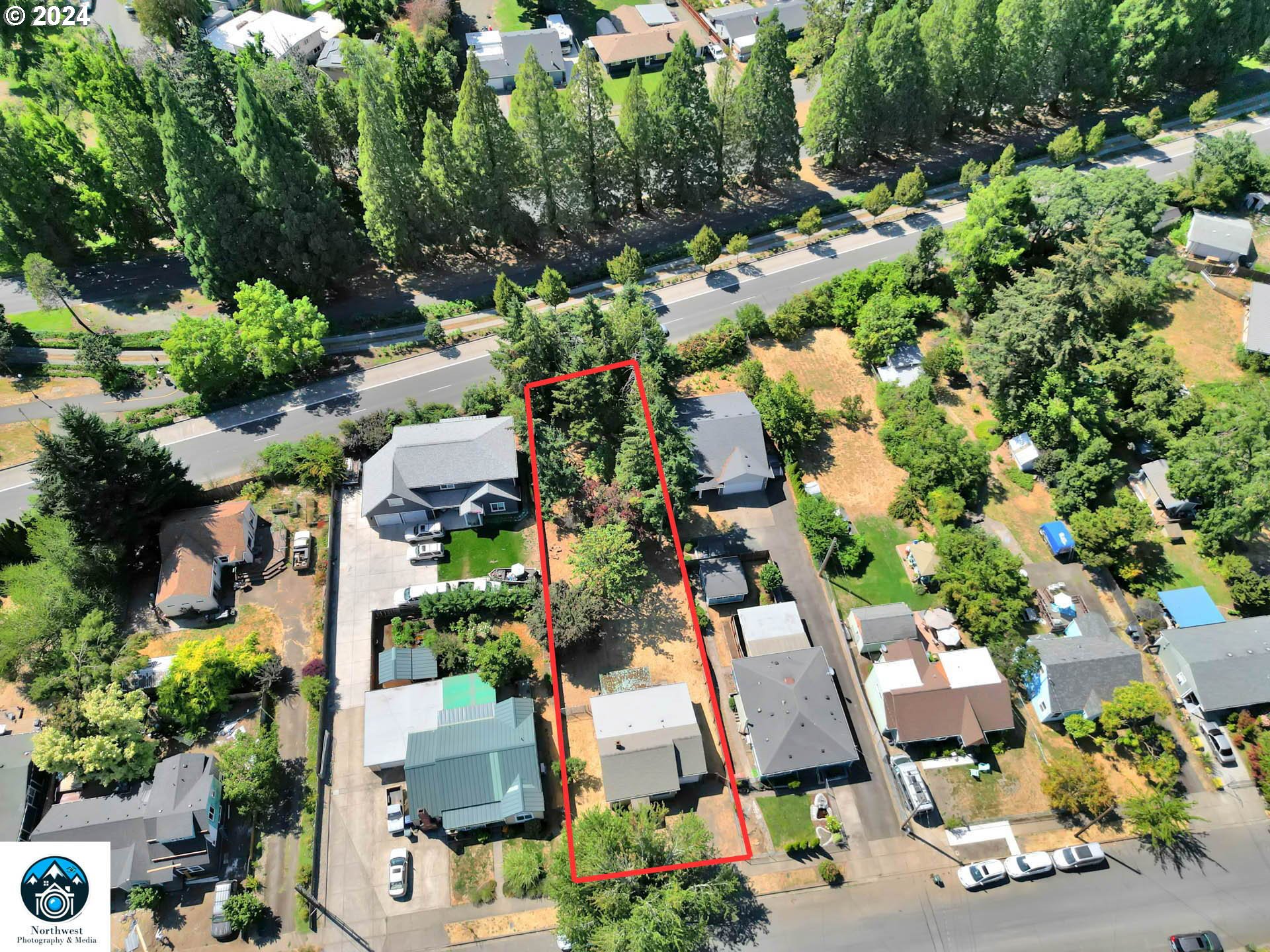 1004 North 3rd Place Springfield, OR 97477 - Photo 2 of 33 an aerial view of multiple houses with yard