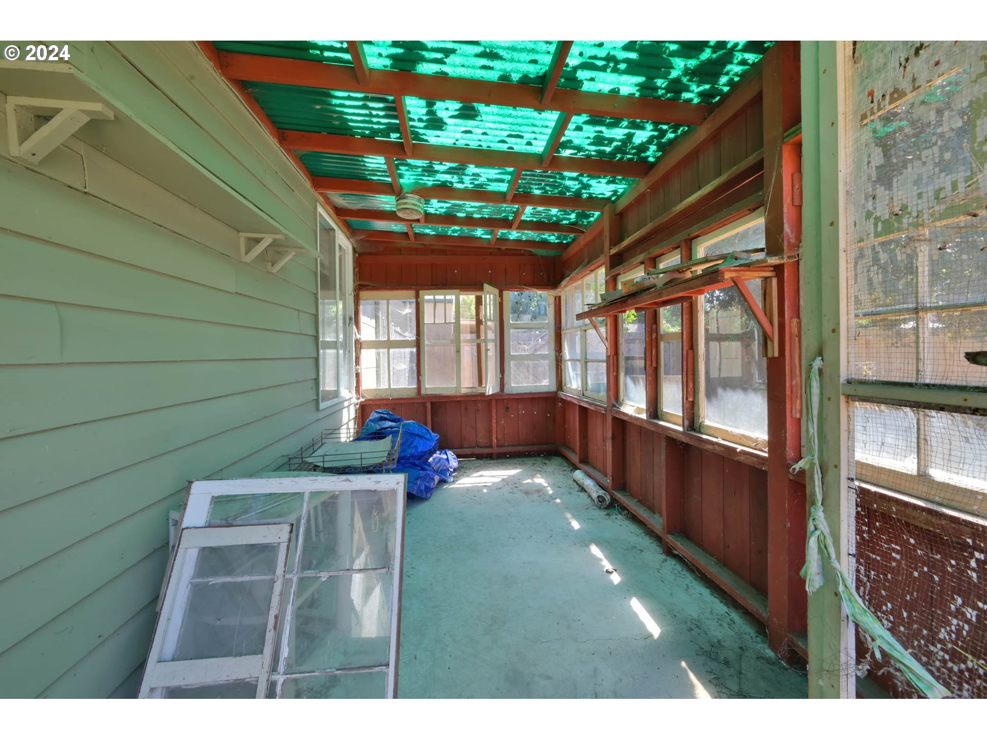 1004 North 3rd Place Springfield, OR 97477 - Photo 23 of 33 a view of an outdoor space