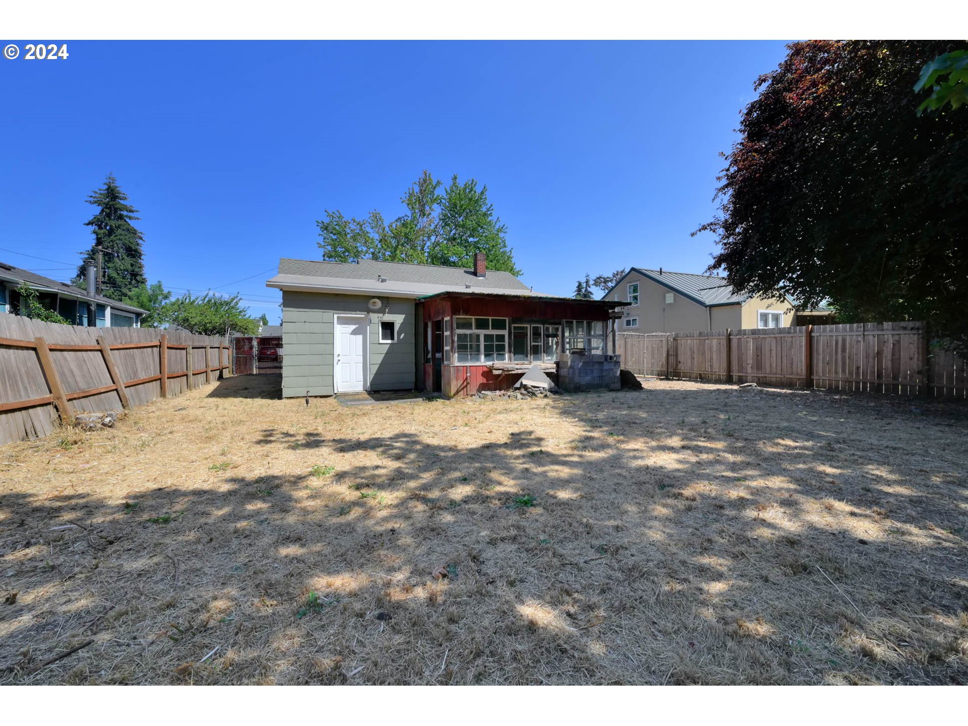 1004 North 3rd Place Springfield, OR 97477 - Photo 24 of 33 a view of a house with a yard