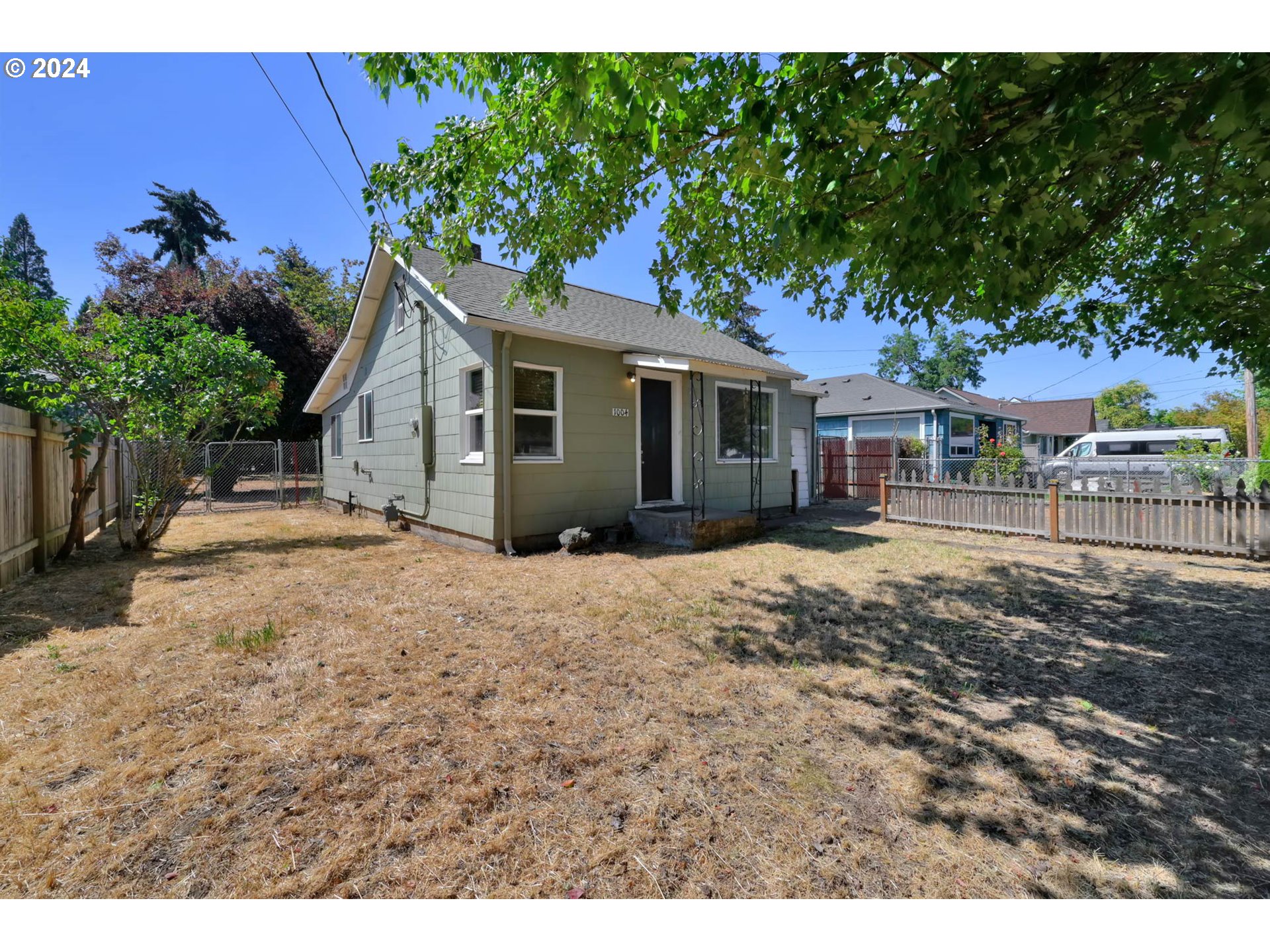 1004 North 3rd Place Springfield, OR 97477 - Photo 26 of 33 a house view with a outdoor space