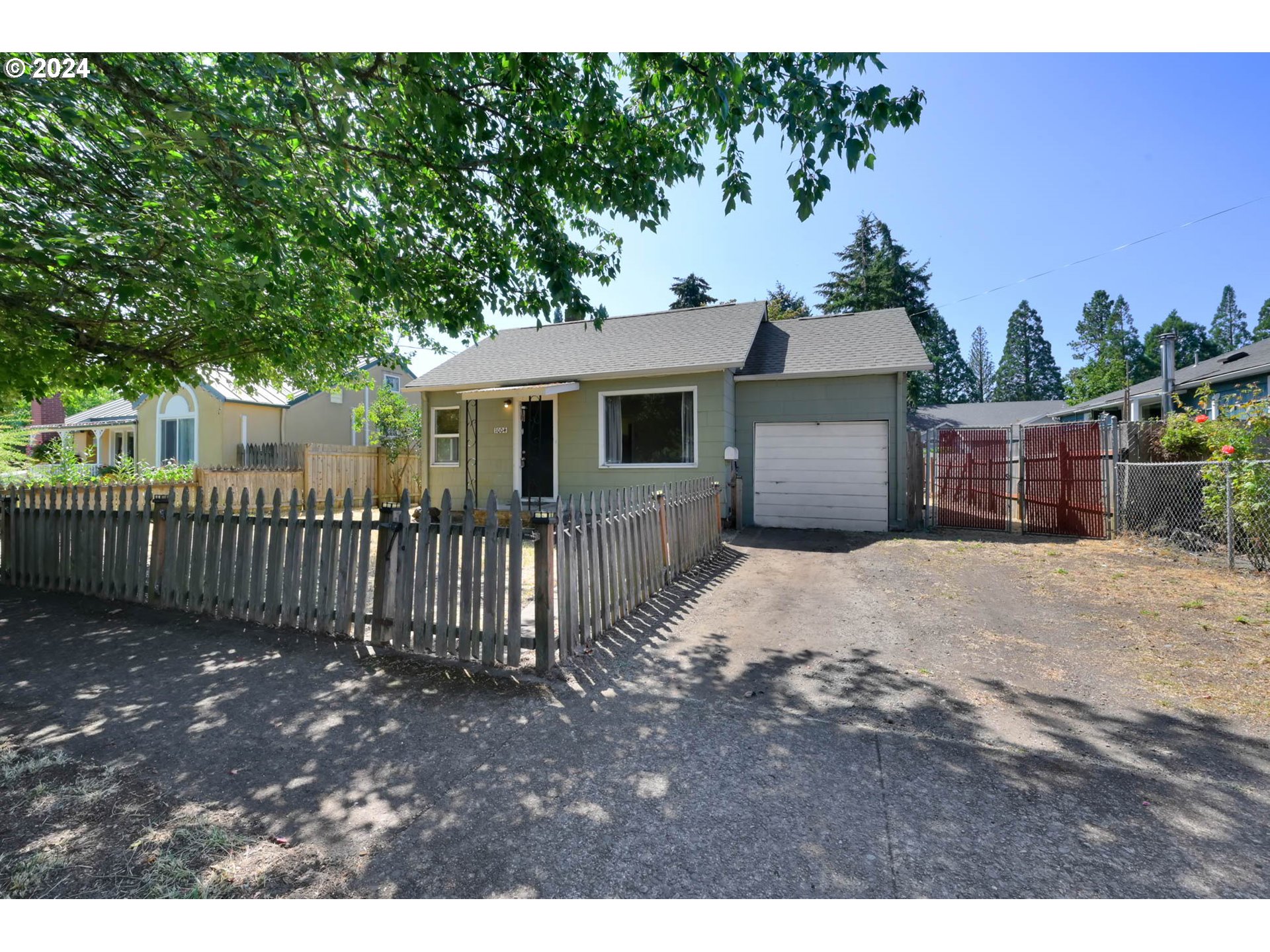 1004 North 3rd Place Springfield, OR 97477 - Photo 31 of 33 a front view of a house with a yard