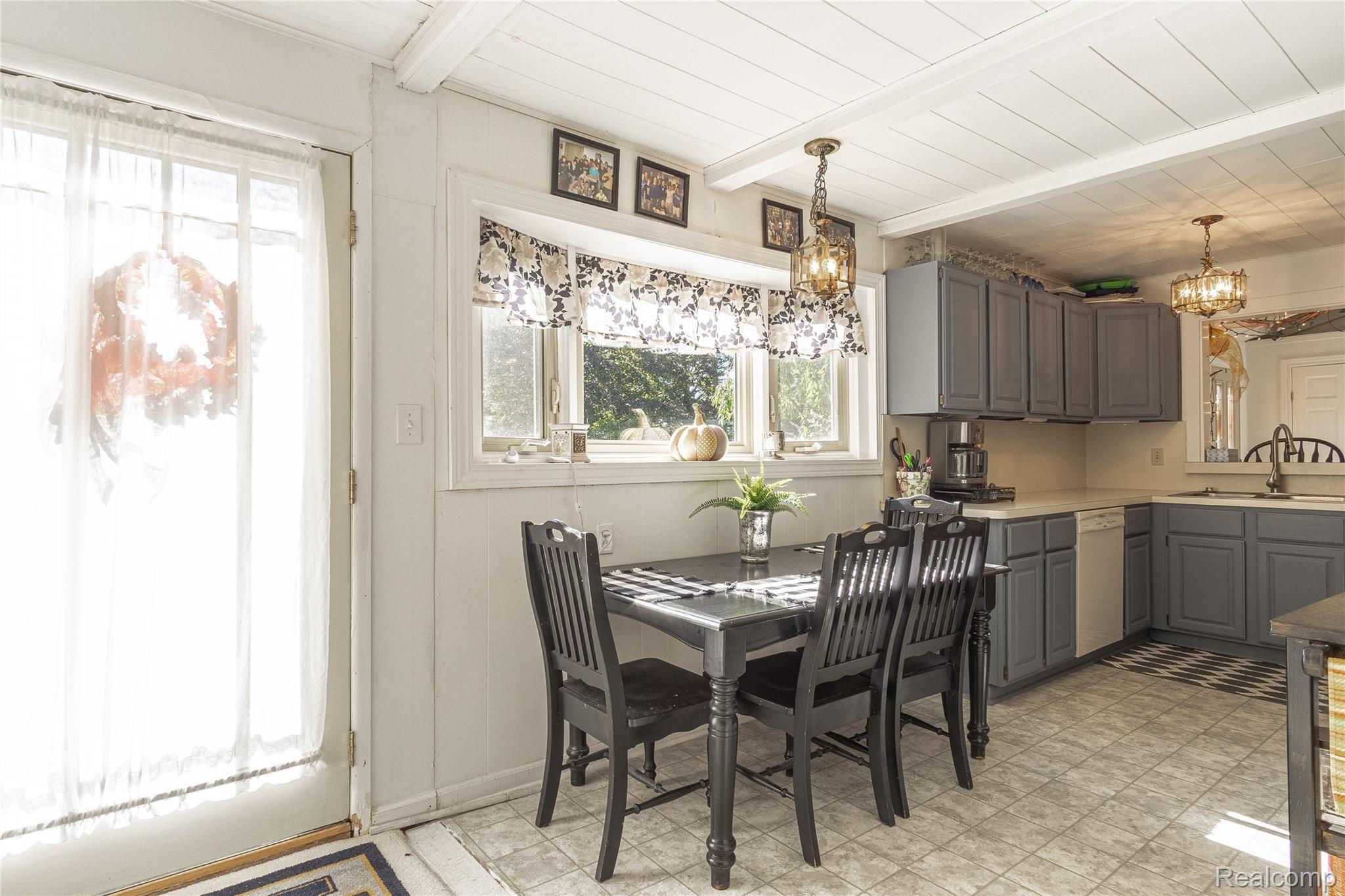 4308 Highland Road Highland, MI 48357 - Photo 27 of 60 Interiors (19 of 33).jpg