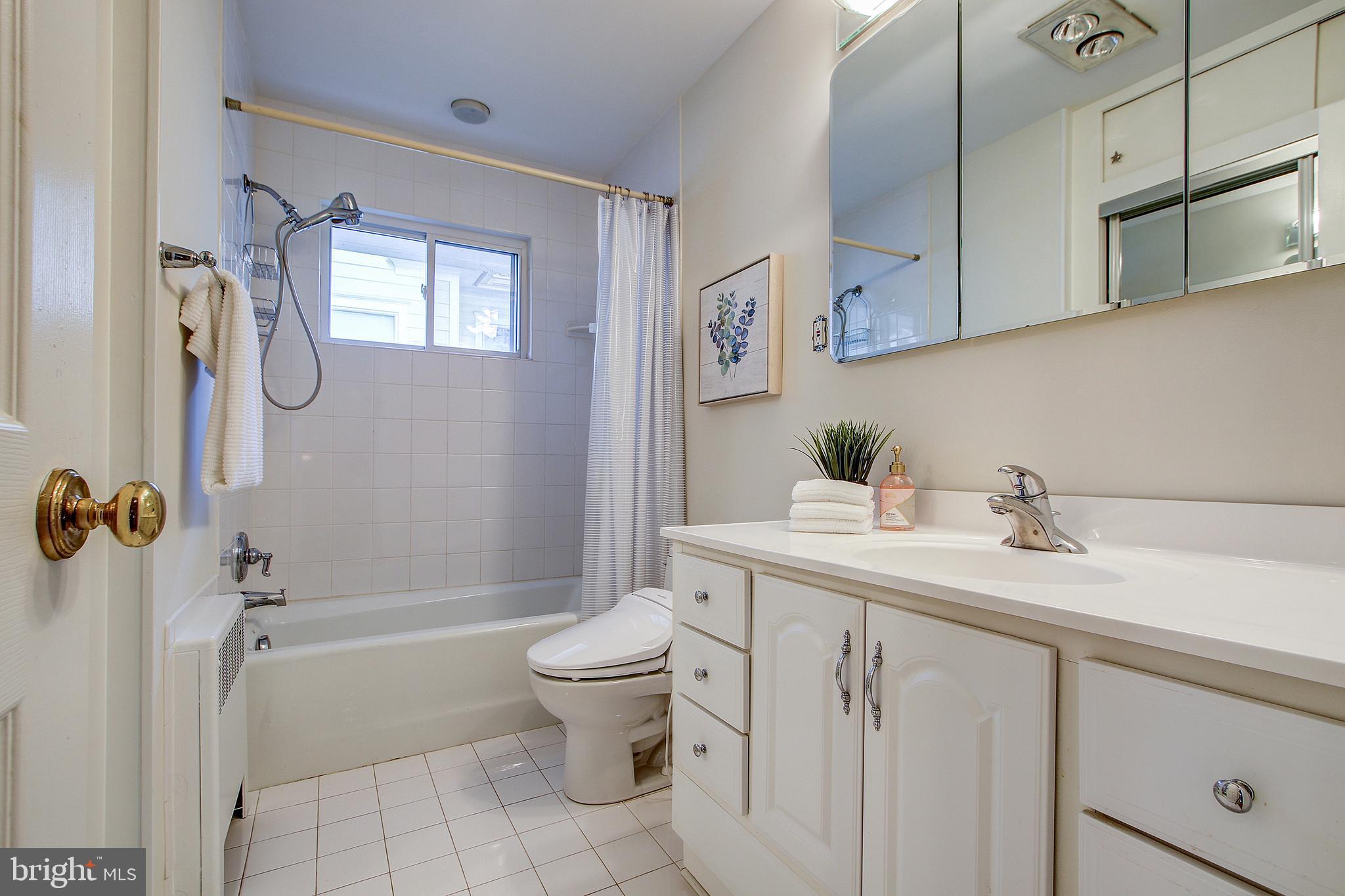 6004 Greentree Road Bethesda, MD 20817 - Photo 14 of 25 Upper Level- Full Bath