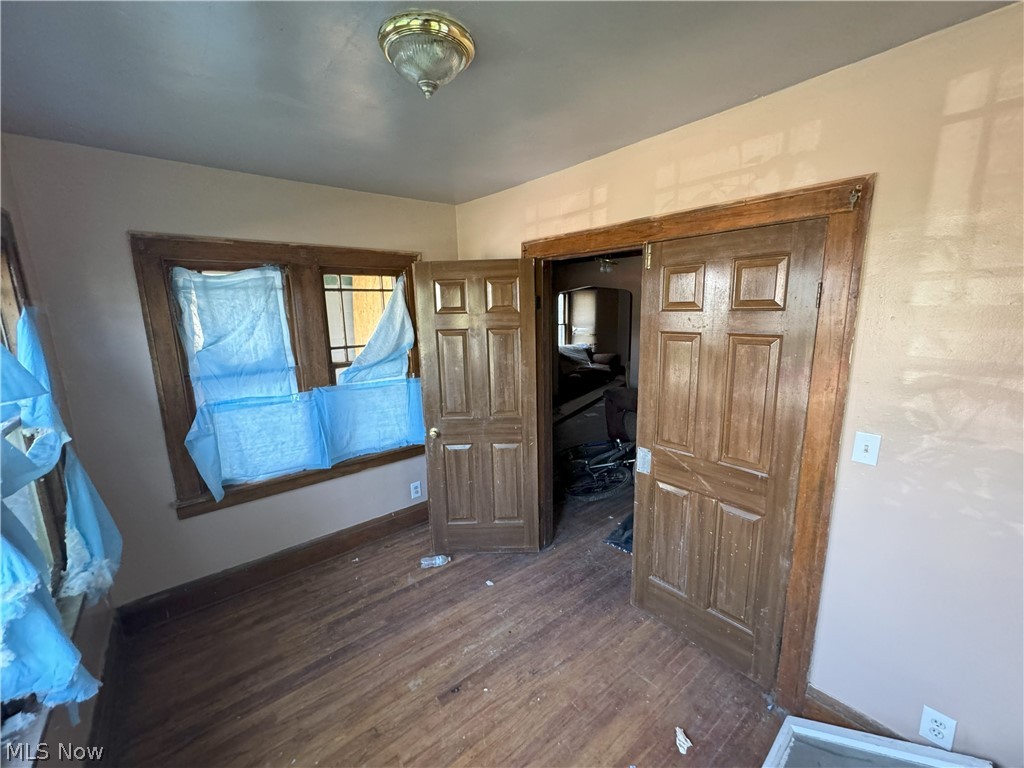 971 Helmsdale Road Cleveland Heights, OH 44112 - Photo 7 of 19 Entryway featuring dark hardwood / wood-style floors