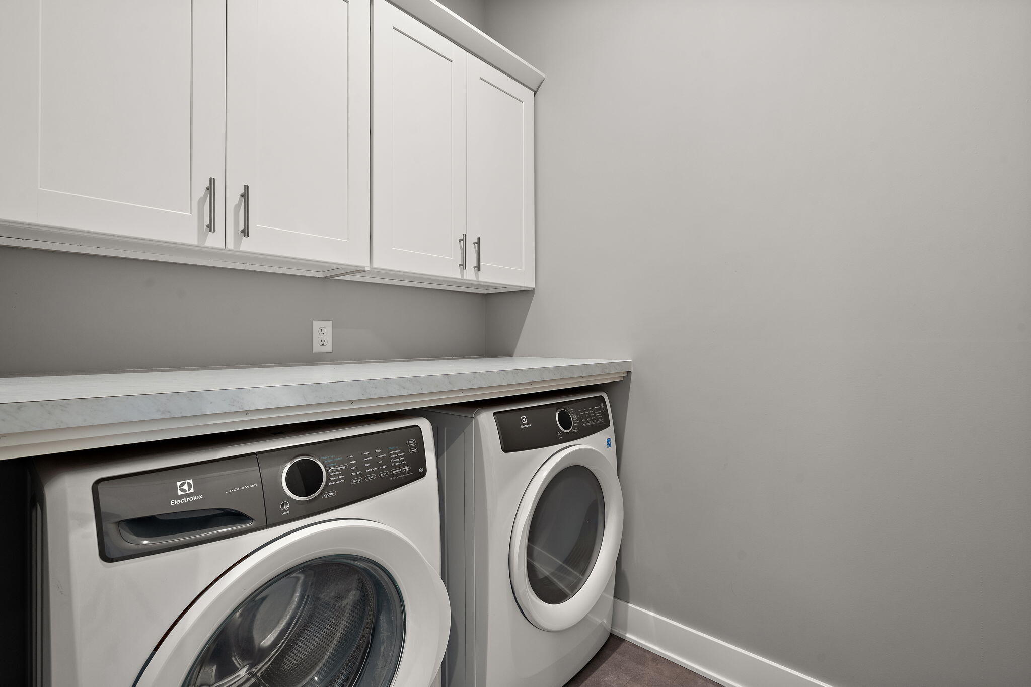 207 Academy Street, Unit 106 Valparaiso, IN 46385 - Photo 26 of 43 a utility room with dryer and washer