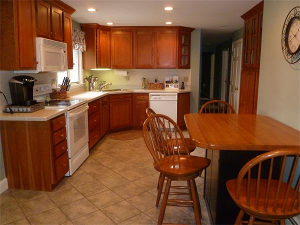 102 Carpenter Road Walpole, MA 02081 - Photo 5 of 16 Gallery Image 5