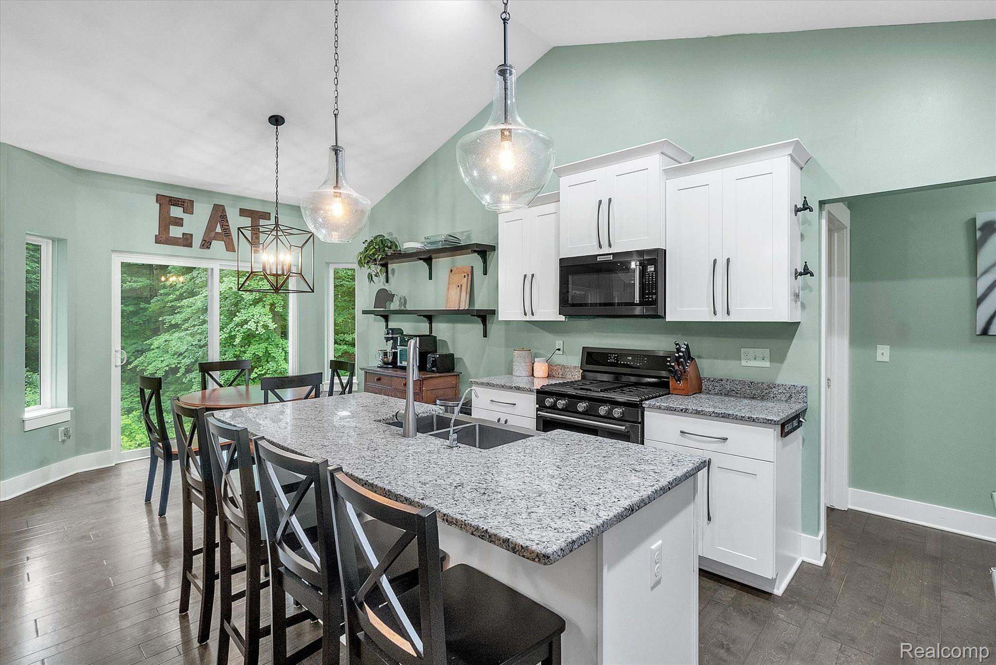 5560 Hartland Road Fenton, MI 48430 - Photo 10 of 41 Gallery Image 10