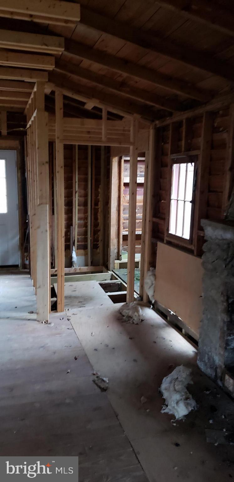 8570 Cobb Road Manassas, VA 20112 - Photo 20 of 46 From kitchen to side w/ bathroom, fireplace to rt