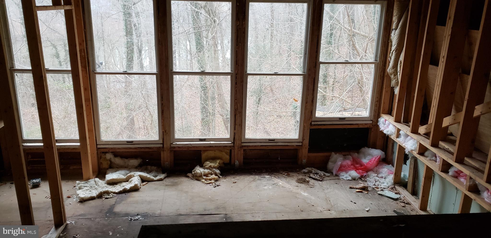 8570 Cobb Road Manassas, VA 20112 - Photo 24 of 46 Back room windows looking out to water