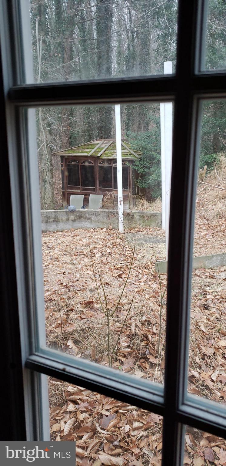 8570 Cobb Road Manassas, VA 20112 - Photo 25 of 46 View from side door