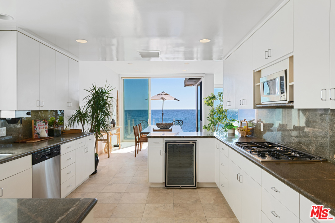 21340 Pacific Coast Highway Malibu, CA 90265 - Photo 19 of 46