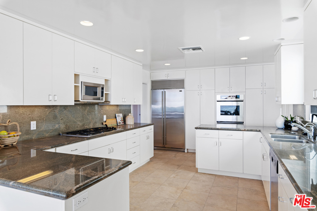 21340 Pacific Coast Highway Malibu, CA 90265 - Photo 20 of 46