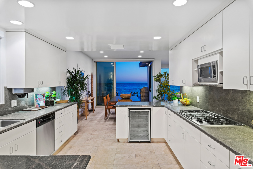 21340 Pacific Coast Highway Malibu, CA 90265 - Photo 38 of 46