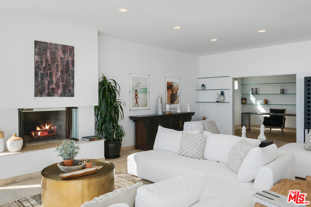 21340 Pacific Coast Highway Malibu, CA 90265 - Photo 9 of 46