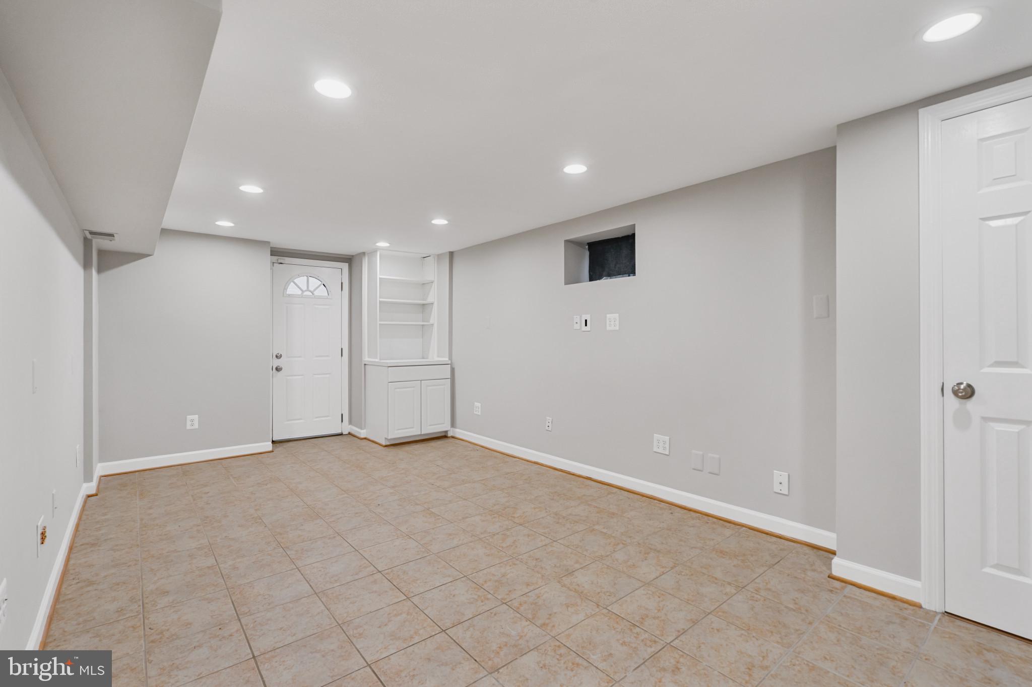 2406 South Arlington Ridge Road Arlington, VA 22202 - Photo 24 of 46 First floor den