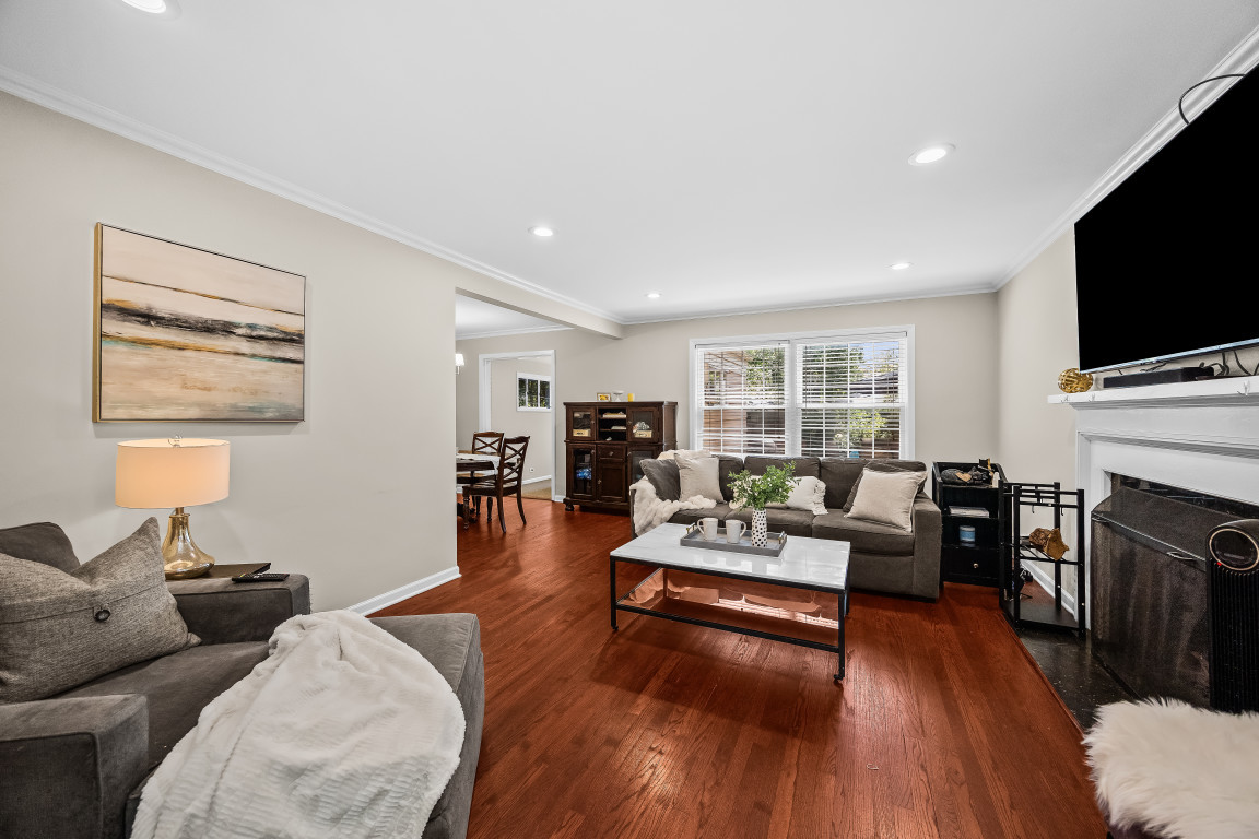 2314 Simpson Street Evanston, IL 60201 - Photo 7 of 37