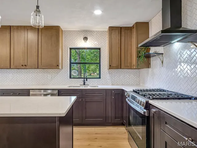 $233,000 | 1105 West Shawneetown Trail, Steeleville, IL 62288