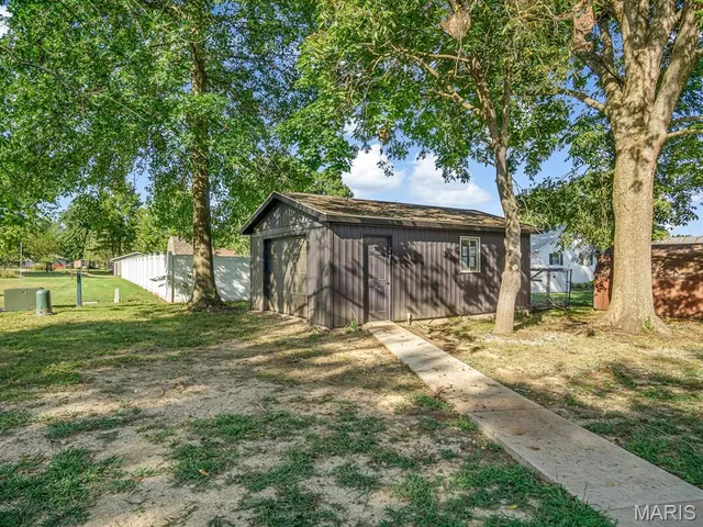 $233,000 | 1105 West Shawneetown Trail, Steeleville, IL 62288